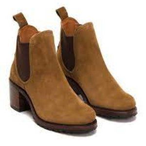 Fryes Sabrina Chelsea Boot Chestnut